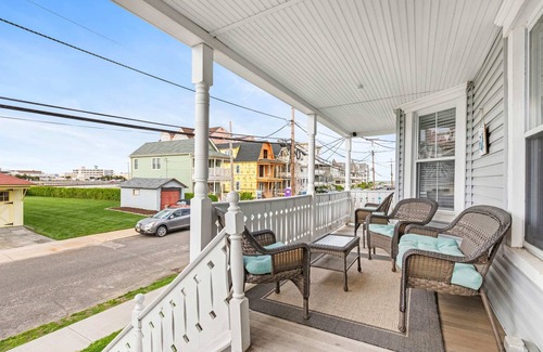 Ocean Grove House | The Melrose, 3B- Full Bed & Bath: Romantic Getaway, Steps from the Beach, Cozy B