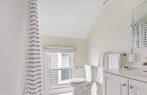 Ocean Grove House | The Melrose- 3C, Private Bed & Bath