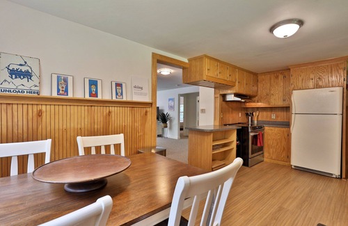 East Haven  Rutland County Cottage | The Mendon Cottage: Charming Home Close to Killington, Pico and Rutland.