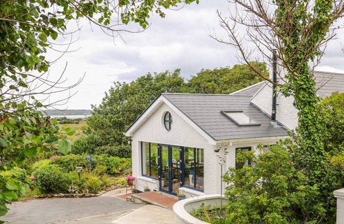 Maghery Cottage | THE MERMAID, pet friendly, with open fire in Dungloe, County Donegal