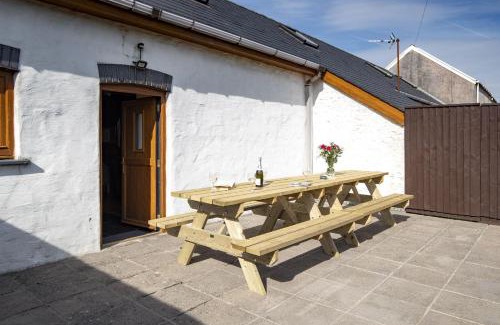 Llanybri House | The Mill and Stable - a large accessible barn sleepign 10 guests close to Laugharne