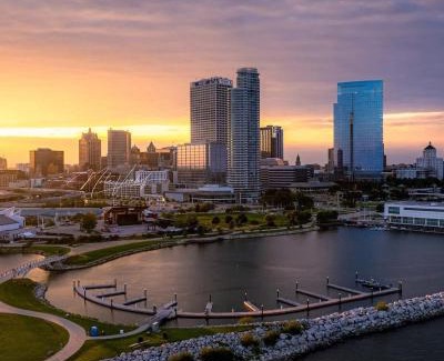 South Milwaukee House | The Milwaukee lakefront experience!