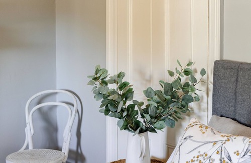 Corryong Bed & Breakfast | The Miners Cottage. Historic House in the Main street!