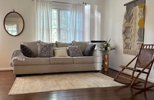Terry Sanford Apartment | The Mirror Lake Suite: 1-bedroom apartment with WiFi, AC in lovely Fayetteville