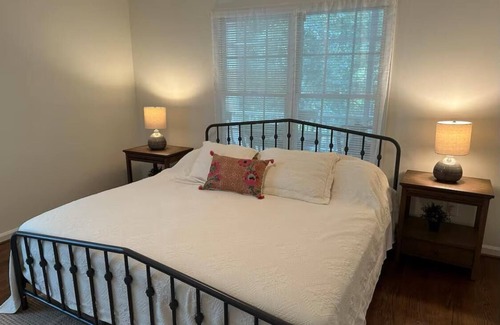 Terry Sanford Apartment | The Mirror Lake Suite: 1-bedroom apartment with WiFi, AC in lovely Fayetteville