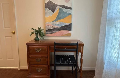 Terry Sanford Apartment | The Mirror Lake Suite: 1-bedroom apartment with WiFi, AC in lovely Fayetteville