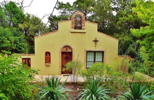Kerrville Cottage | The Mission - Artfully-Crafted Home in Kerrville's Most Eclectic Neighborhood