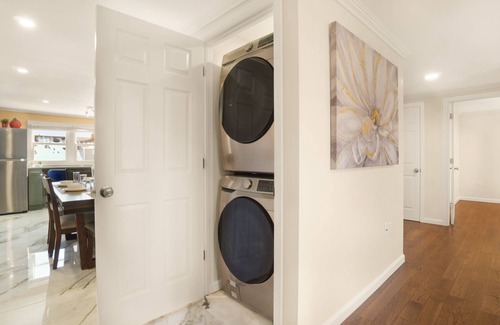 Valley Stream Apartment | The Mod Pad: 15 min from Airport: Free Parking