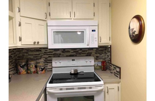 Williamston House | The Model T Suite at Snooze and Cruise Apartments