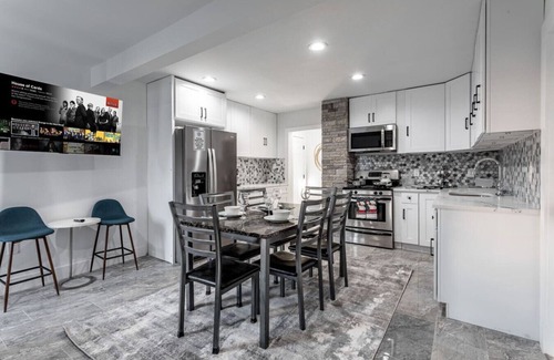 Constable Hook Apartment | The Modern 4BR – Near NYC, Free Parking, Sleeps 12