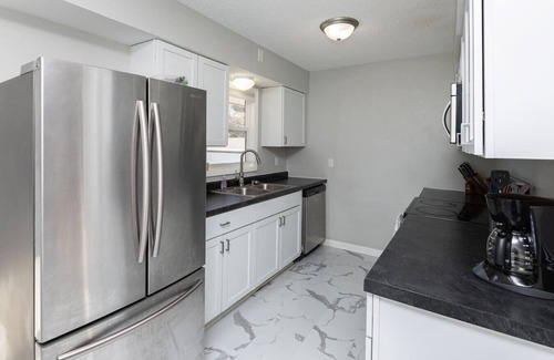 Berwick House | The Modern Getaway - Entire house in Des Moines