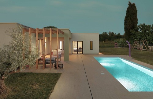 Prkacini House | The modern ground level Villa Rudinka with swimming pool