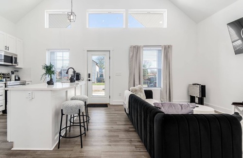 Newark House | The Modern Muse Downtown Newark