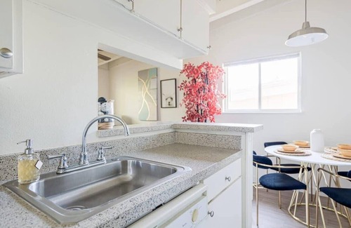 North University Apartment | The Modern | New Unit | Central ATX | 55" Roku TV