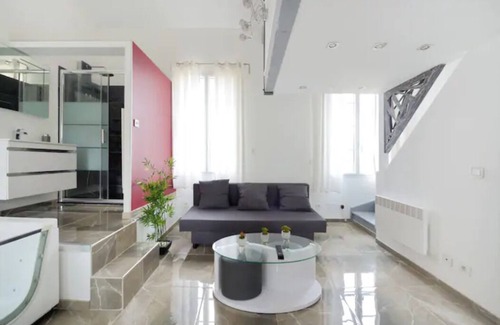 Saint-Zacharie Apartment | The Mont-Vert suite (❤ Private Jacuzzi ❤)