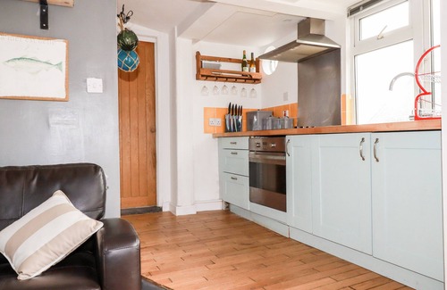 Gorran Haven Cottage | THE MOONBEACH CABIN, pet friendly, with a garden in Gorran Haven