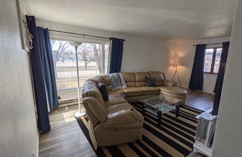Moorhead House | The Moorhead Place. Dog friendly, warm home near colleges and medical centers