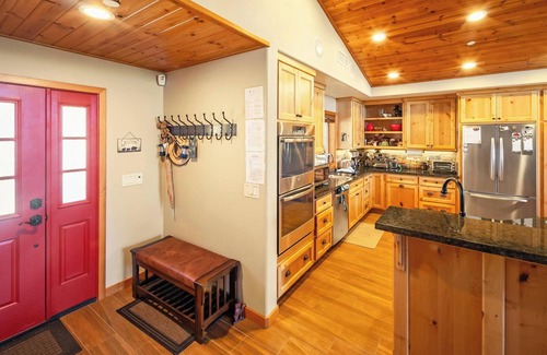 Upper Moonridge Cabin | The Moose House By Destination Big Bear: 4 Bedroom Luxury Home! Gorgeous Views! HOT TUB! Gameroom!