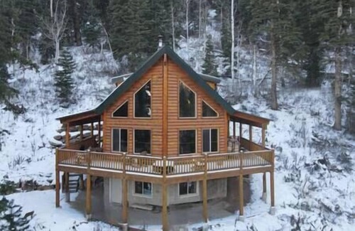 Silver Summit House | The Moose Manor Lodge