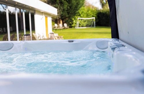 Cheltenham House | The Most Amazing House In Cheltenham/Cotswolds Ideal For Parties & Families