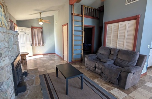 Davis Cabin | The Most Beautiful Views in Turner Falls