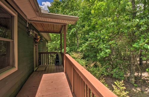 Helen Cabin | 'The Mountain Laurel’ Sautee Mountain Retreat