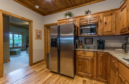 Hiawassee Cabin | The Mountain Laurel |Gorgeous Year-Round Mountain View, Hot Tub, Fire Pit, Games