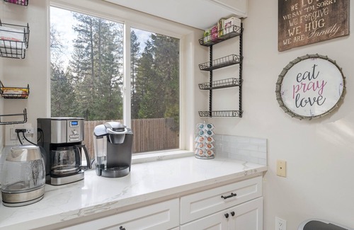 Apple Hill House | The Mountain Ridge Retreat, 3 bedroom home in beautiful Pollock Pines, CA