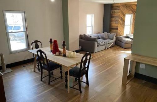 Renovo House | The Mountain View HomeStead Suite
