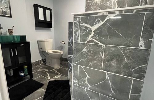 Lansing House | The Mountaineer Suite