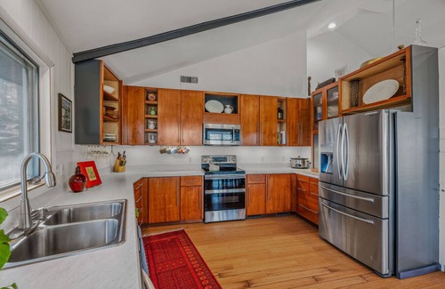 Berkeley Springs House | The Mountaintop Treehouse | Wifi | Game room | Fire Ring | BBQ Grill | Deck View