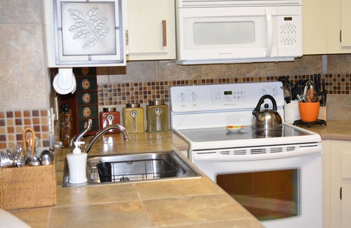 Ventura Condo | "The Mouse" + the "Comforts of Home"