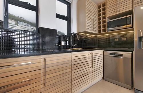 Three Anchor Bay Apartment | The Murex 3 Bedroom-Serviced Apartment