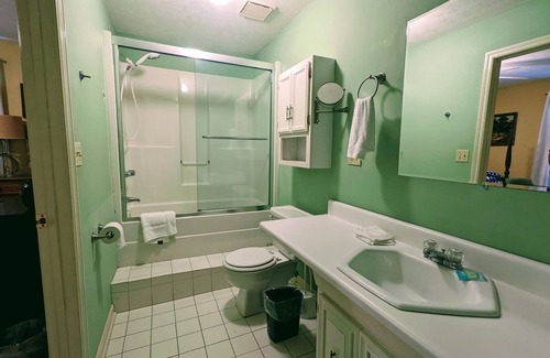 Buena Vista Hotel | The Myrtle Room at The Town House Inn - Guesthouse