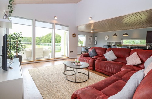 Hopton Cottage | THE MYTH, family friendly, with hot tub in Belton, Norfolk