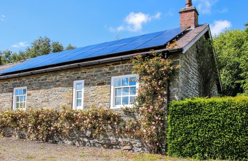 Clun Cottage | THE MYTTON AT MILL BARN, pet friendly, with open fire in Clun