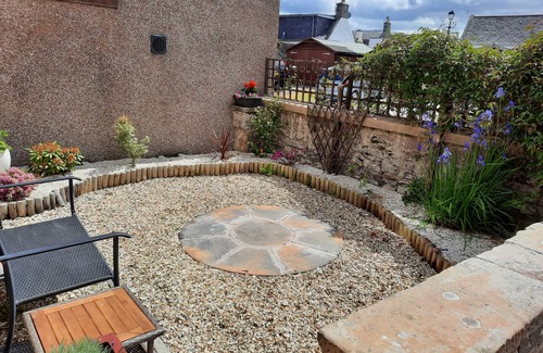 Nairn Cottage | The Nairn House - a house that sleeps 6 guests in 3 bedrooms