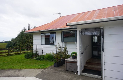 Gisborne House | The name "Vineyard Vista" reflects the setting of this property.