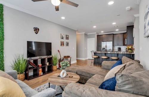 The Nations Condo | The Nations Gem | Walkable & Easy DT Access