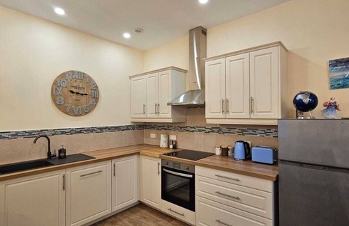 Riberac Apartment | The Nautical Suite at La Maison Chaleureuse