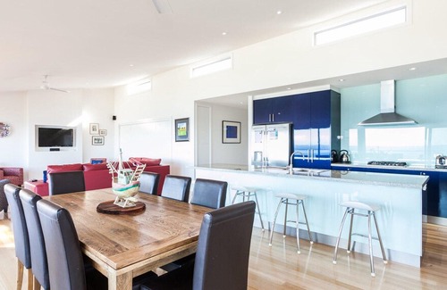 Lorne House | The Nautilus - Ocean View for Miles
