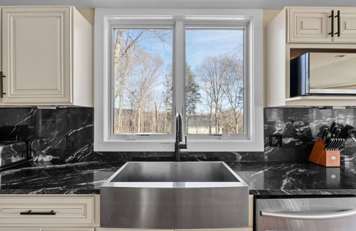 Central Vermont- Killington House | The Navillus House with Hot tub Slopeside & A/C