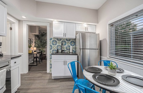 Valparaiso House | The Navy Gem | Historic Downtown Home—Sleeps 20