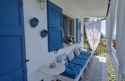 Brenzone sul Garda Cottage | The Nest small cottage facing the lake