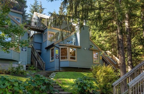 Whistler Creekside House | ❄︎The Nest❄︎ | 1 BR 5 Min Walk to Creekside Gondola | Mountain Rustic Chic
