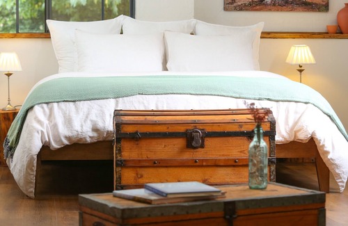 Myrtleford Apartment | The Nest at Evergreen Acres a Romantic peaceful getaway