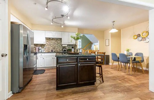 Germantown House | The Nest at Harmony Woods: Lux DC getaway + office