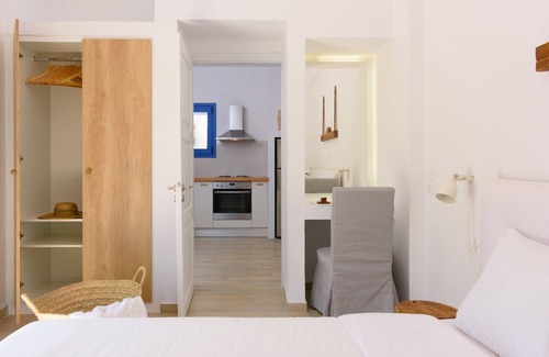 Ammoudara Apartment | The Nest. Blurring the line between indoor and natural environments