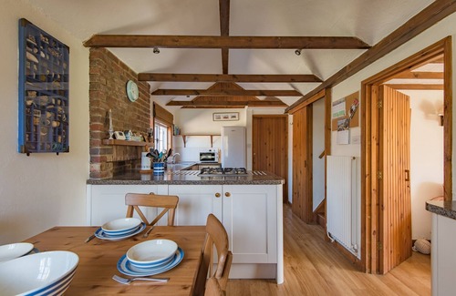 Burmarsh Cottage | The Nest by Bloom Stays - seaside cottage sleeping 6 guests in 3 bedrooms
