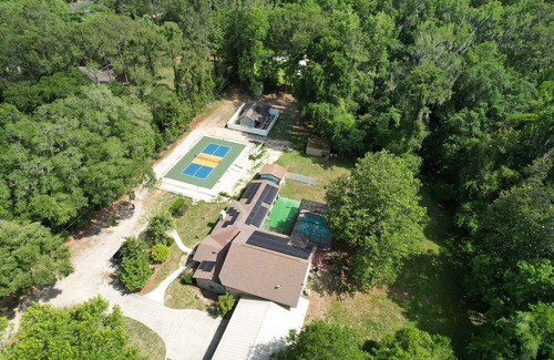 Gainesville Apartment | The Nest: Cozy 1-bedroom apartment in fabulous Gainesville with pickleball!